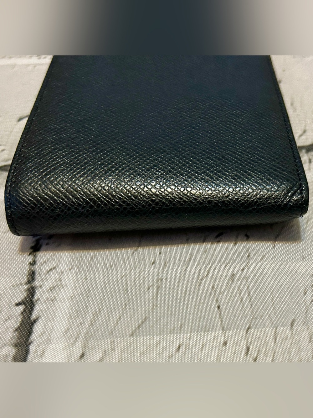 Louis Vuitton Black Taiga Textured Leather Men’s Wallet. Multiple sections- VGUC - Picture 14 of 15